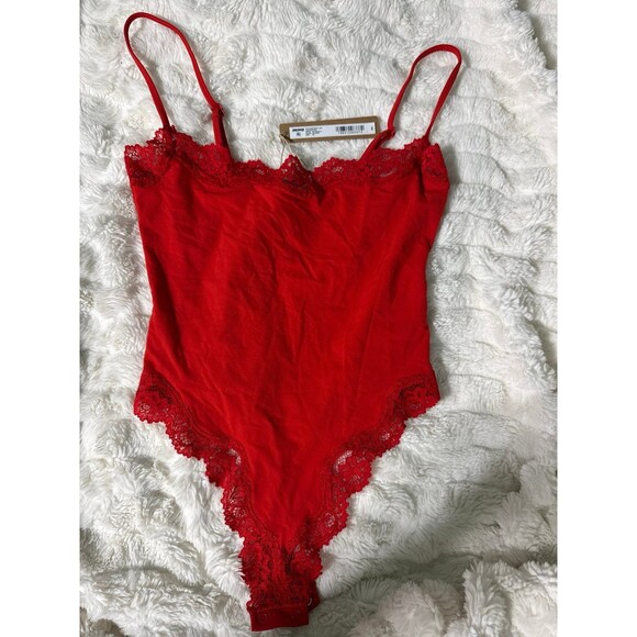SKIMS Fits Everybody Lace Cami Bodysuit | Cayenne - Picture 2 of 5